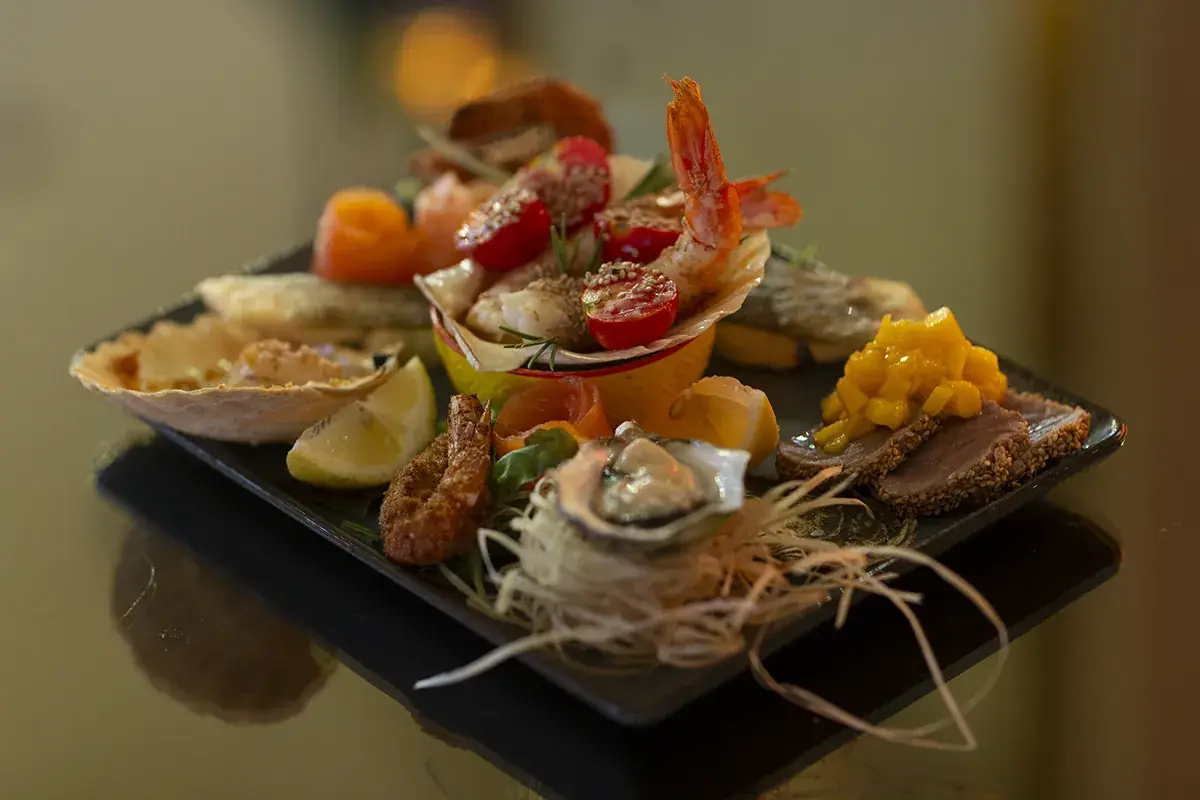 Selezione di antipasti di pesce per un evento da Minerva a Pavia